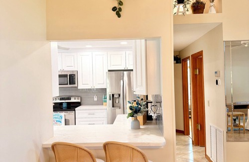Crystal River House | Waterfront Retreat! Heated Pool, Kayaks, Fishing, Boat Lift, Dogs, Autism Aware