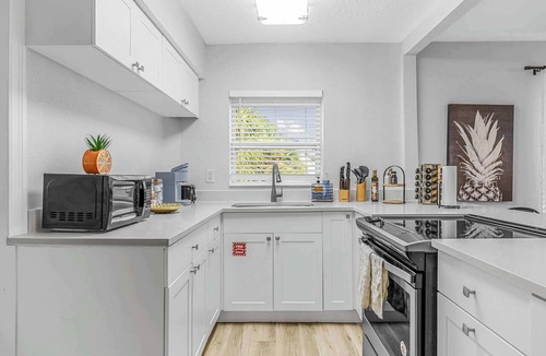 Orlando Beach Apartment | Waterfront retreat w/balcony & backyard
