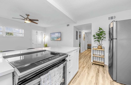 Orlando Beach Apartment | Waterfront retreat w/balcony & backyard