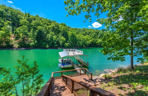Maynardville House | Waterfront Retreat, Sleeps 14, Theater, Games, Grill