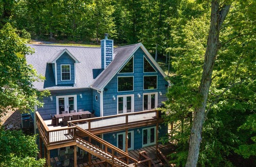 Maynardville House | Waterfront Retreat, Sleeps 14, Theater, Games, Grill