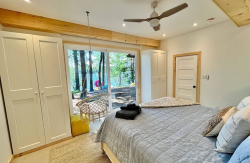 Georgian Bay Cottage | Waterfront Retreat with Sunset Views & Sandy Beach