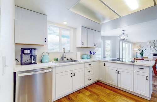Agate House | Waterfront retreat with inlet access, views, deck, & fireplace - dogs OK