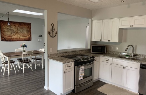 Tropic Shores House | 🛶🛥️WATERFRONT RIVER HOME FREE KYACKS! GULF ACCESS DOCK. PETS OK WITH FEE🐕🐈❤️❤️