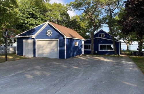 Pigeon Cottage | Waterfront Sand Point Cottage on Wild Fowl Bay Caseville MI - Dogs Welcomed