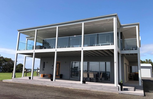 Port Albert House | Waterfront self contained accommodation