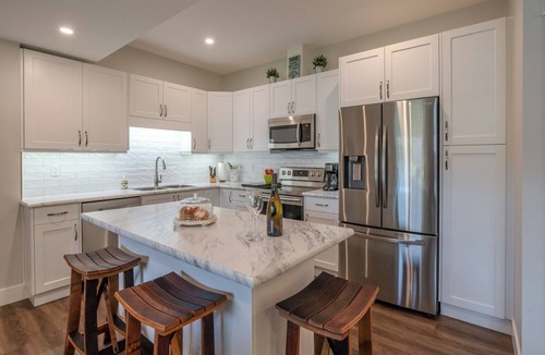Oliver House | Waterfront self-contained 1 Bedroom Suite - Sleeps 2