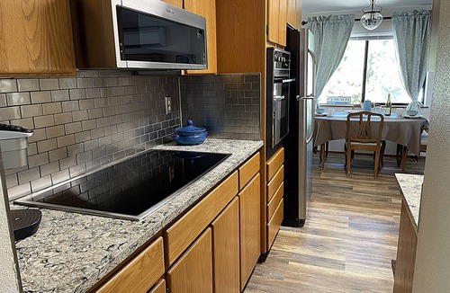 Bremerton Apartment | Waterfront Serenity Awaits: Cozy 2 Bedroom Home w/Stunning Views & Beach Access