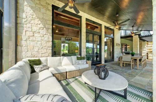 Seguin House | Waterfront Sleeps 16 Perfect for Family & Wurstfest
