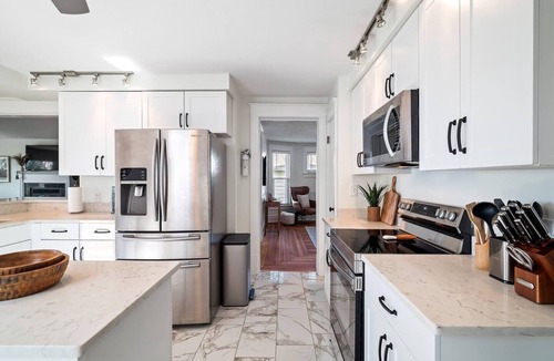 Port Clinton House | Waterfront sleeps 13 2-Kings/Crib/1st flr sleeper