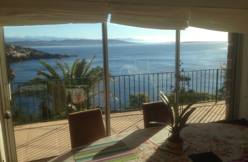 Theoule-Superieur Apartment | Waterfront, spectacular view, 4p residence. terrace, quiet, private road, parking