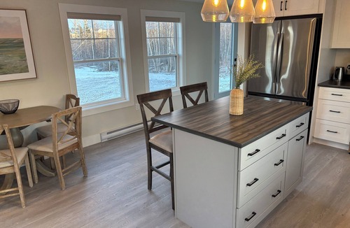 Naufrage House | Waterfront St. Peters Bay retreat, 5 Minutes to the spa! New and cozy!