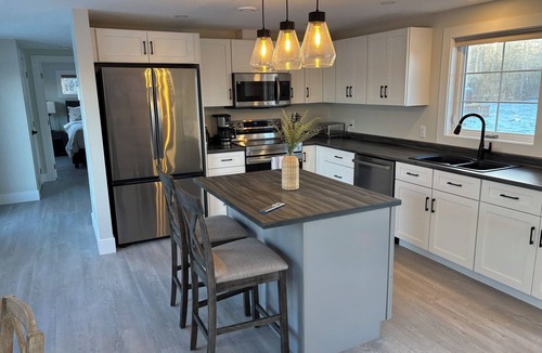 Naufrage House | Waterfront St. Peters Bay retreat, 5 Minutes to the spa! New and cozy!