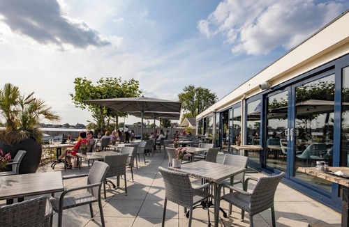 Oud-Loosdrecht Hotel | Waterfront Stay with Private Marina Access, Biking Trails and Lakeside Dining