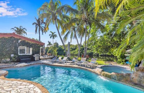 Birch Park Finger Streets House | Waterfront Steps to Beach Heated Pool Casablanca Key Residence