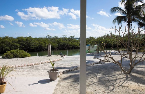 Cherokee Apartment | Waterfront Studio,300yds to stunning beach & DIY bonefish flats,Boat available