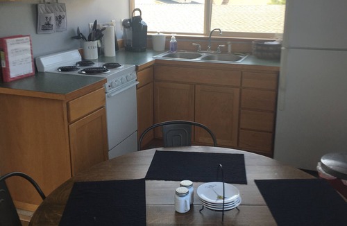 Sunland Estates Apartment | Waterfront Studio Rental near Gorge Amphitheater