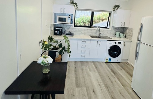 Mangere Bridge Apartment | Waterfront studio unit near Auckland Airport