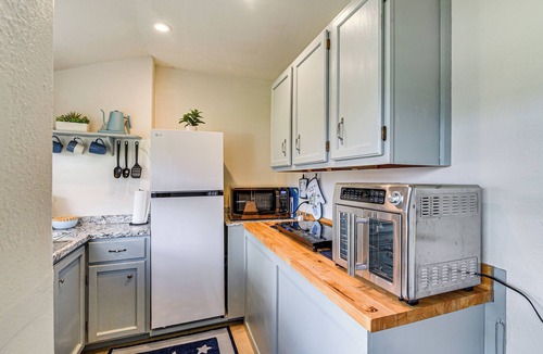 Dickinson Apartment | Waterfront Studio w/ Dock, 8 Mi to Kemah Boardwalk