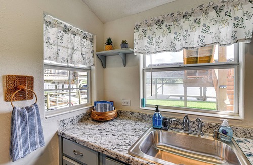 Dickinson Apartment | Waterfront Studio w/ Dock, 8 Mi to Kemah Boardwalk