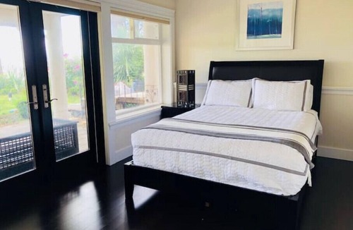 Saanichton House | Waterfront Suite near Victoria BCn2BR 2 Baths Outdoor kitchen and superb Viewsn