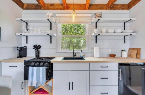 Hampton Bays Hotel | Waterfront suite and more in a Boutique Hotel, Heart of Hampton Bays,.