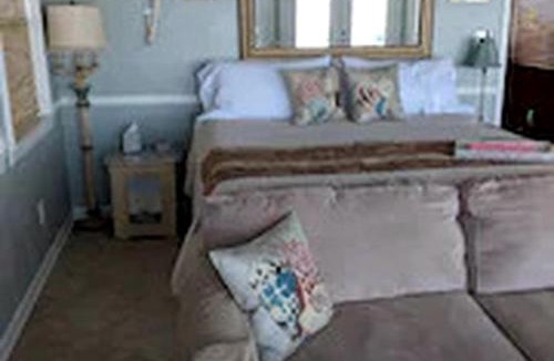 Bacliff House | Waterfront Suite with Private Balcony and Panoramic Bay Views in Bacliff, Texas
