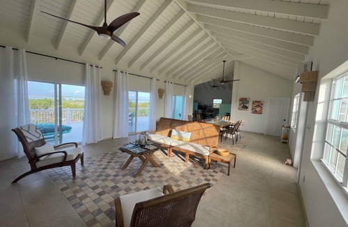 Bottle Creek Villa | Waterfront 3-bedroom 3-Bath/AC/WiFi/BoneFish/gorgeous North Caicos TCI.