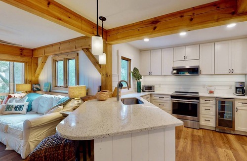Bald Head Island Condo | Waterfront Timbercreek Condo w/Screened Porch, Steps from Pool+Dock, Kayaks, Bikes, BHI Club w/Golf