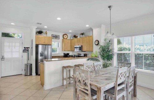 Coral Lagoon Condo | Waterfront Townhome with Boat Slip & Pool Access