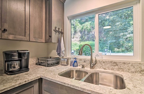 Troutdale House | Waterfront Troutdale Hideaway: Sandy River Fishing