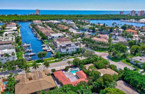 Coral Ridge Apartment | Waterfront Unit #1 20 Min Walk to Beach and Shops