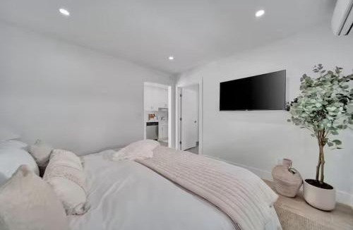 Coral Ridge Apartment | Waterfront Unit #2 20 Min Walk to Beach and Shops