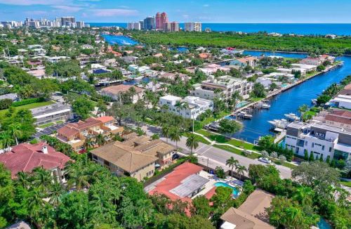 Coral Ridge Apartment | Waterfront Unit #5 20 Min Walk to Beach and Shops