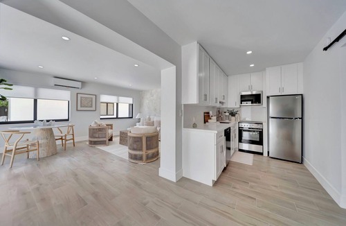 Coral Ridge Apartment | Waterfront Unit #2 20 Min Walk to Beach, Shops and Restaurants