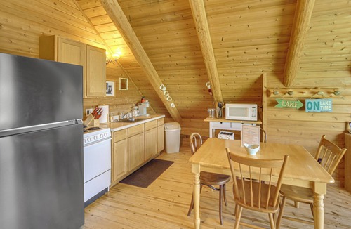 Wetmore Apartment | Waterfront 'UP Badger Lodge BnB' on Powell Lake