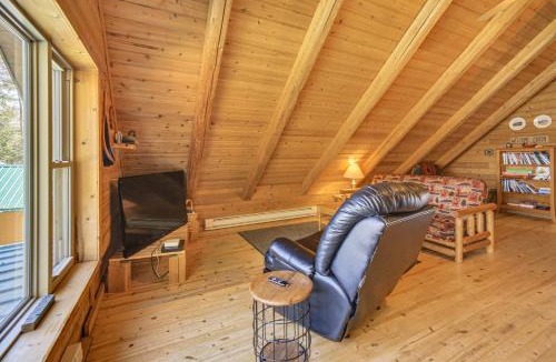 Wetmore Apartment | Waterfront 'UP Badger Lodge BnB' on Powell Lake