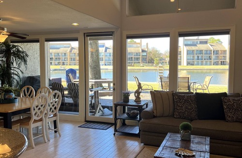 Walden on Lake Conroe House | Waterfront updated 3 Bedroom Townhome on Quiet Cove, sleeps 10 fully furnished.