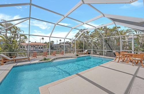 South Island House | WATERFRONT VACATION HOME! 2 BED + DEN 2 BATH. POOL HOME.