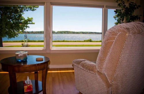 Anne's Land House | Waterfront Vacation Home-4 bedrooms-2.5bath-Laundry room inside-2 heat pumps