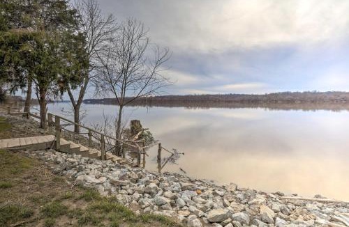 Prospect House | Waterfront Vacation Rental Near Louisville!