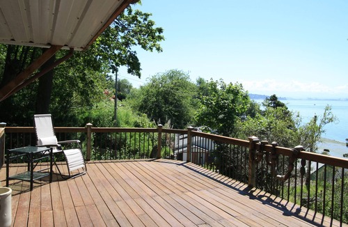 Vashon Island House | Waterfront Vashon Home with Amazing View