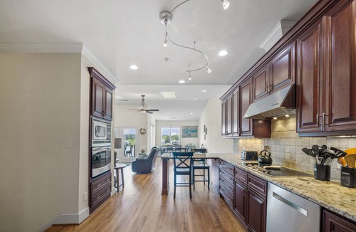 Oriental House | Waterfront Views & Boat Slip, Blackwell Point #B