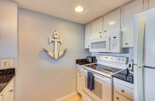 Burnt Store Marina Condo | Waterfront Views + Pool Access: Punta Gorda Escape