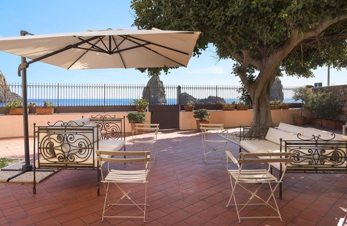 Aci Trezza Villa | Waterfront villa with outdoor hot tub