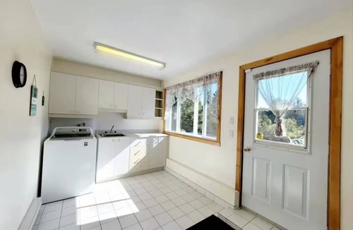 Chertsey House | Waterfront Villa | Spa | BBQ | Pool Table | Peaceful Escape
