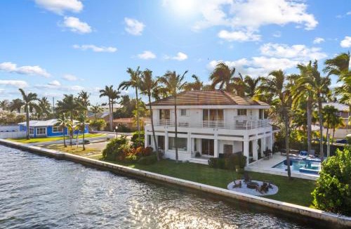 Hollywood Lakes House | Waterfront Villa, Steps to Beach