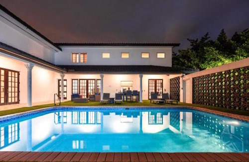 Coral Gables House | Waterfront Villa with Pool and Dock