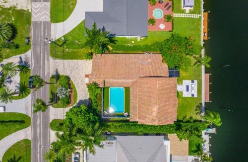 Coral Gables House | Waterfront Villa with Pool and Dock