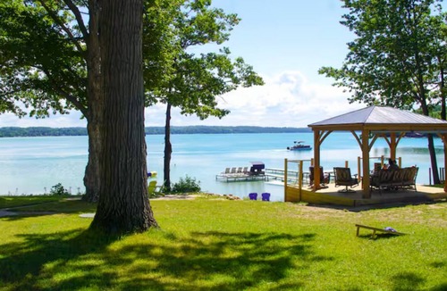 Elk Rapids Cabin | Waterfront w/Beach on Elk Lake - Cabin 5